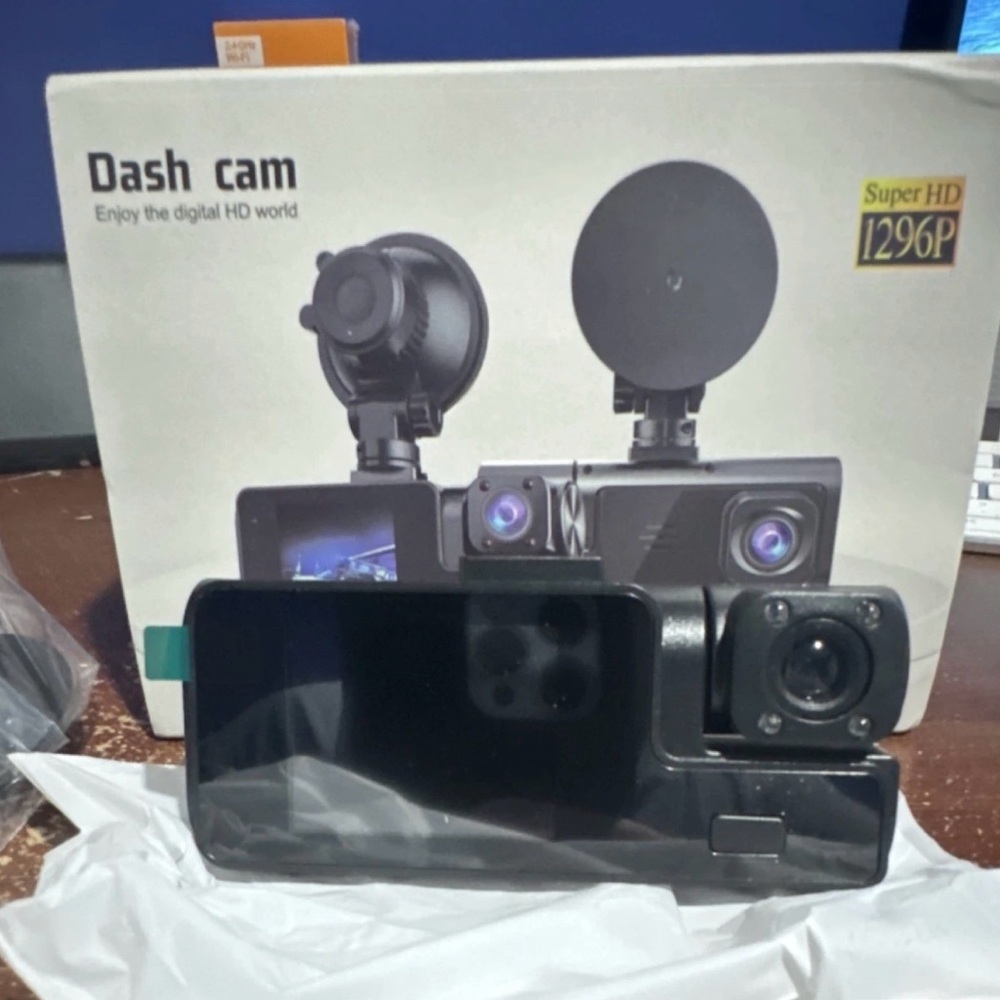 Black 180° Swivel Dash Camera with Night Vision - Picture 2 of 6